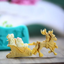 Ladda upp bild till gallerivisning, Tomten på släde silikonform Santa on Sleigh Silicone Mold Sockerpasta Fondant Lera