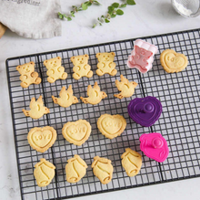 Ladda upp bild till gallerivisning, 4 St/Pack Alla hjärtans dag Valentine's Day Kakstämplar Utstickare 4 PCS/Set Valentine's Day Press Stamp Cookie Fondant Cutter Mold Love Teddy Bear Heart Rose
