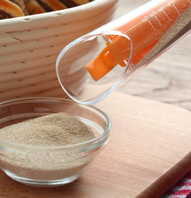 Ladda upp bild till gallerivisning, 2 in 1 Jästmätkopp med Tätningsklämma Kökverktyg Väga & Mäta 2 in 1 Plastic Measure Dry Yeast Special Cup With Sealing Clip Bread Gauge Pick Weights Measure Tool