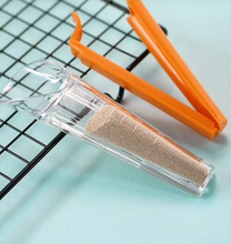 Ladda upp bild till gallerivisning, 2 in 1 Jästmätkopp med Tätningsklämma Kökverktyg Väga & Mäta 2 in 1 Plastic Measure Dry Yeast Special Cup With Sealing Clip Bread Gauge Pick Weights Measure Tool