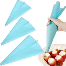 Ladda upp bild till gallerivisning, Reusable Pastry /Decorating Piping Bags (XL,L,M,S) & Piping Tip Converters (L,M,S) Set