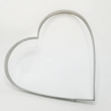 Ladda upp bild till gallerivisning, Hjärta Perforerad Paj Tårtring 277 *250 *20mm 10 Inch Perforated Heart Shape Tart Ring Mousse