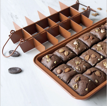 Ladda upp bild till gallerivisning, Non-Stick Brownie Bakform, Kakform Brownieplåt med löstagbar botten &amp; delare Non-stick Pre-Divided Brownie Baking Pan/Precut Brownie Baking Pan with Removable Loose Bottom &amp; Divider
