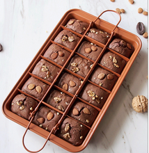 Ladda upp bild till gallerivisning, Non-Stick Brownie Bakform, Kakform Brownieplåt med löstagbar botten &amp; delare Non-stick Pre-Divided Brownie Baking Pan/Precut Brownie Baking Pan with Removable Loose Bottom &amp; Divider
