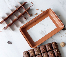 Ladda upp bild till gallerivisning, Non-Stick Brownie Bakform, Kakform Brownieplåt med löstagbar botten &amp; delare Non-stick Pre-Divided Brownie Baking Pan/Precut Brownie Baking Pan with Removable Loose Bottom &amp; Divider
