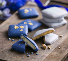 Ladda upp bild till gallerivisning, Sugarflair Chokladfärg Mörkblå   Sugarflair Dark Blue Chocolate Coca Butter Color-35g
