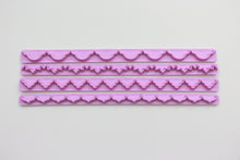 Ladda upp bild till gallerivisning, 4 St/Pack Utsickare Frills Fonant Tåtor  Cupcake Dekoration  Fondant Cake Straight Frill Lace Ribbon Cutter Edge Mold
