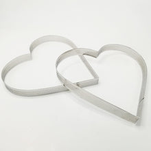 Ladda upp bild till gallerivisning, Hjärta Perforerad Tårtring   209 *206 *20mm 8 Inch Perforated Heart Shape Tart Ring  Mousse
