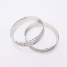 Ladda upp bild till gallerivisning, 2 st Rund Perforerad Tårtring  Φ9*2cm Elektrolytiskt behandlat ostfritt stål 2st Round Perforated Tart Ring 2PCS Round Perforated Tart Ring Φ9*2cm
