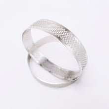 Ladda upp bild till gallerivisning, 2 st Rund Perforerad Tårtring  Elektrolytiskt behandlat ostfritt stål 2PCS Round Perforated Tart Ring Φ10*2cm

